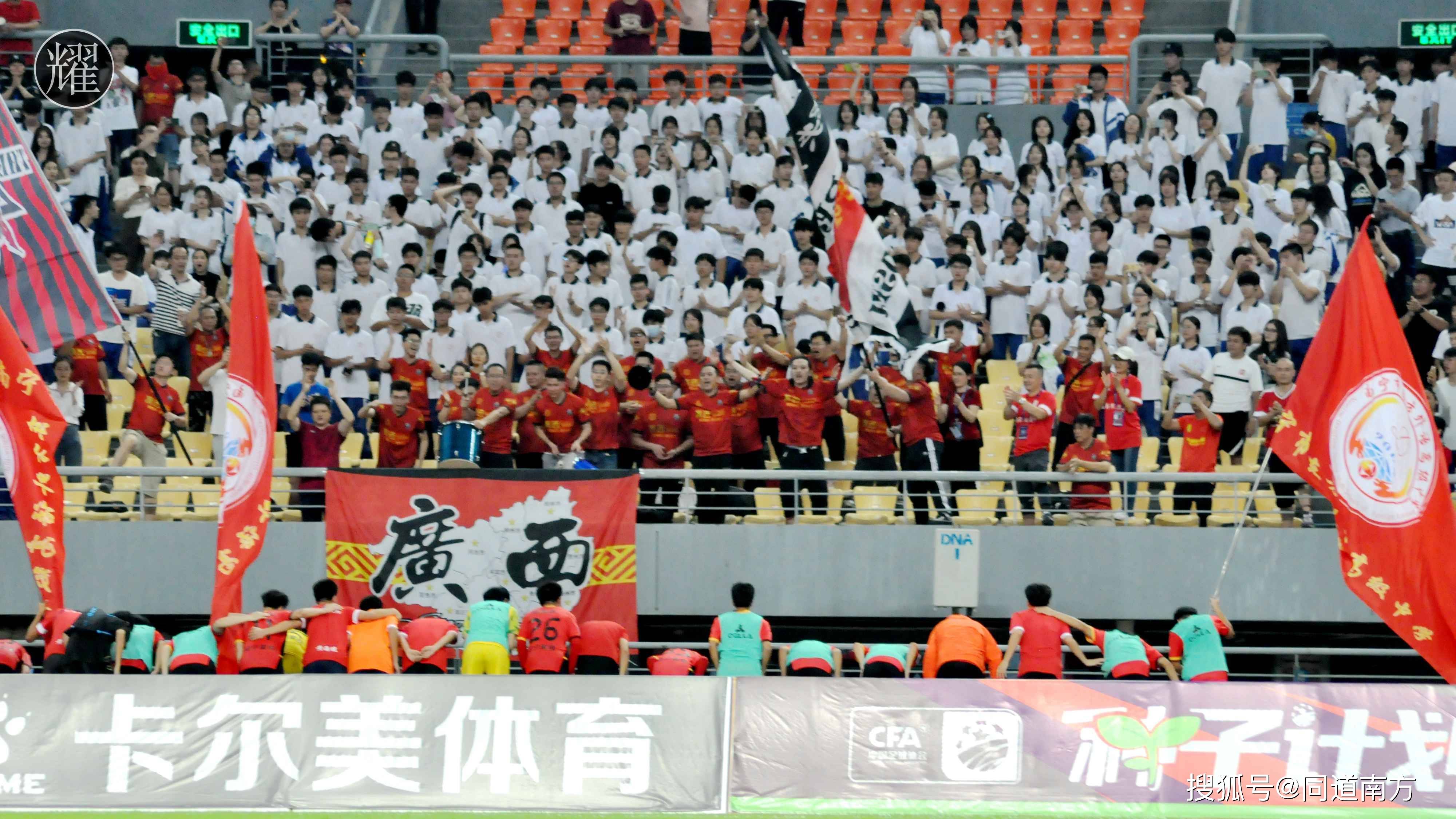 国内足球联赛阵容角力激烈，球队整体表现进步的简单介绍