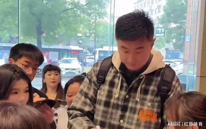 包含湖南匡加贵族队遭遇两连败，露出疲态的词条