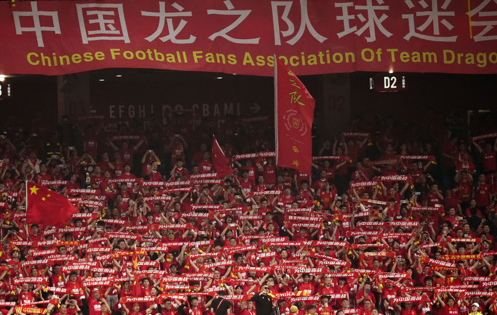 国内足球赛事备受关注，吸引众多球迷观看的简单介绍