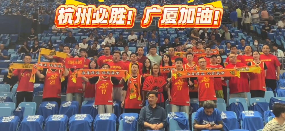 关于重庆男篮豪胜西藏队，迎接胜利晋级的信息