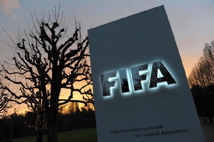 关于世俱杯首现裁判佩戴执法记录仪俩中国裁判入选的信息
