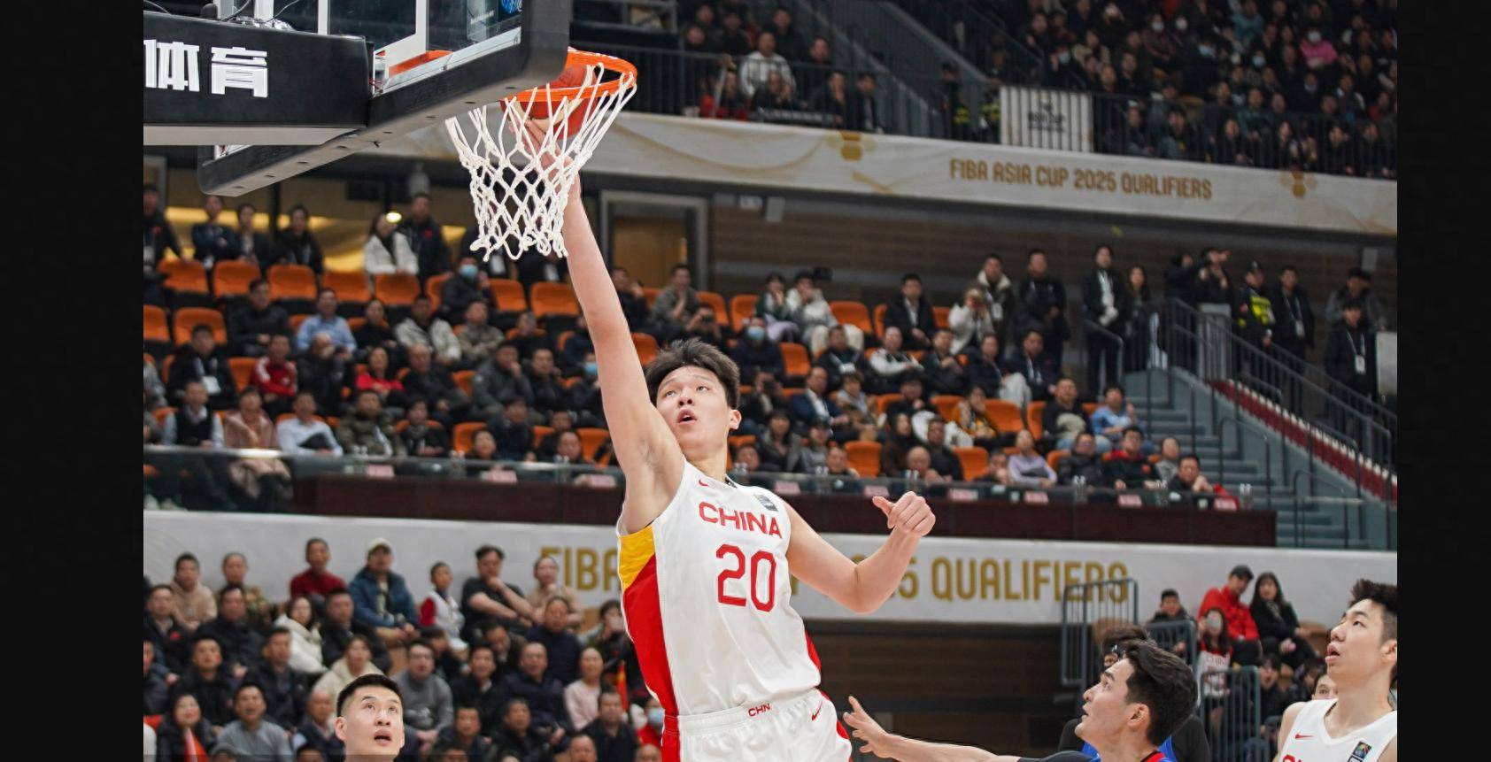 包含杨瀚森父母启程前往美国陪儿子参加NBA选秀大会的词条