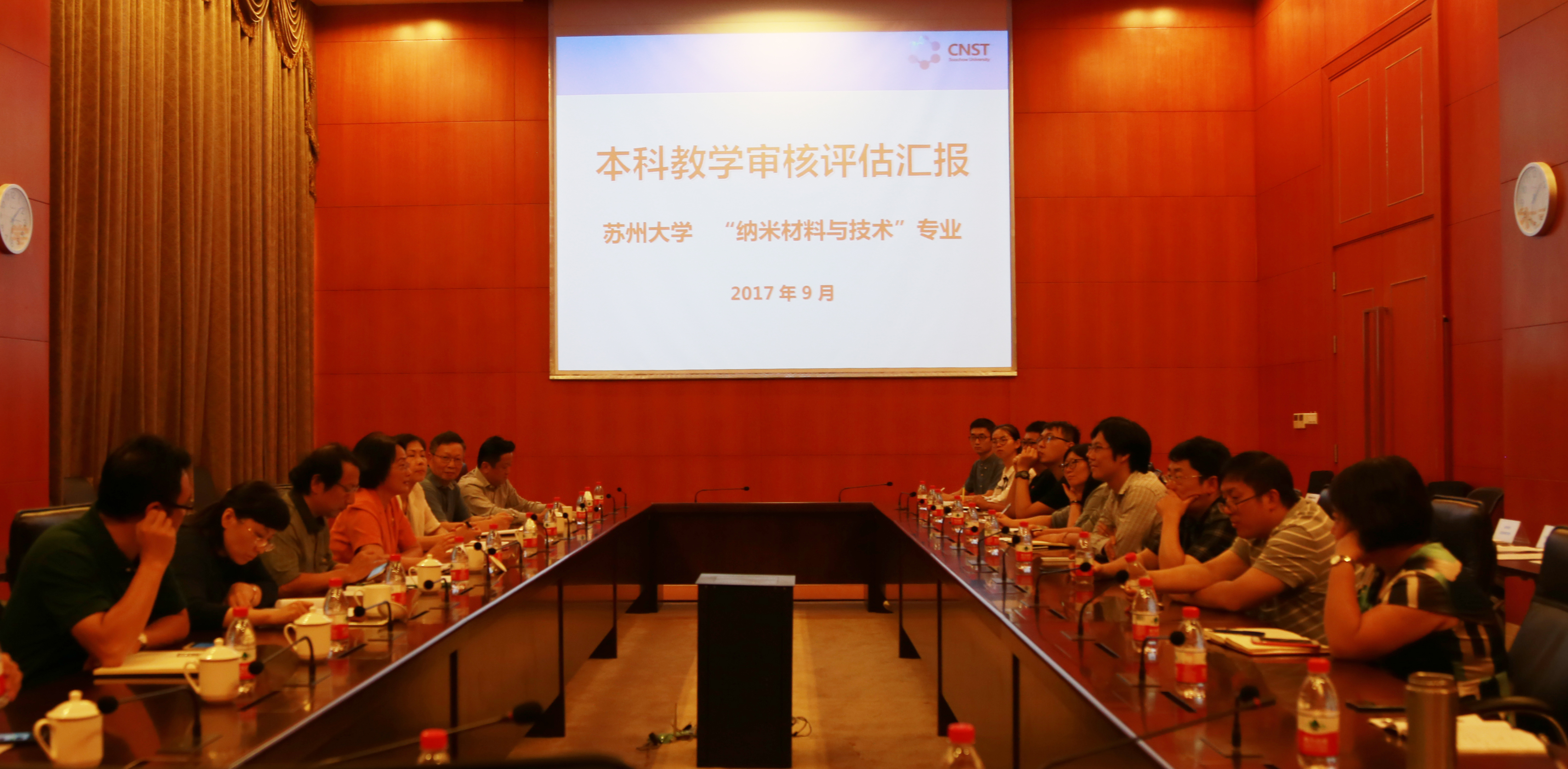 苏州大学副校长前往训练基地，为苏州队守门员纪振勇拨穗(陕西省委书记赵振勇)