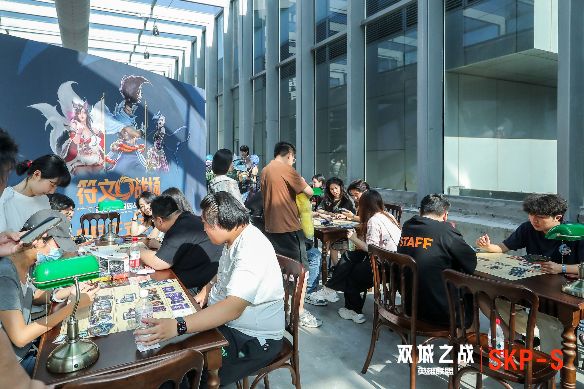 《英雄联盟：双城之战》艺术狂欢登陆SKP-S(英雄联盟双城之战原版预告)