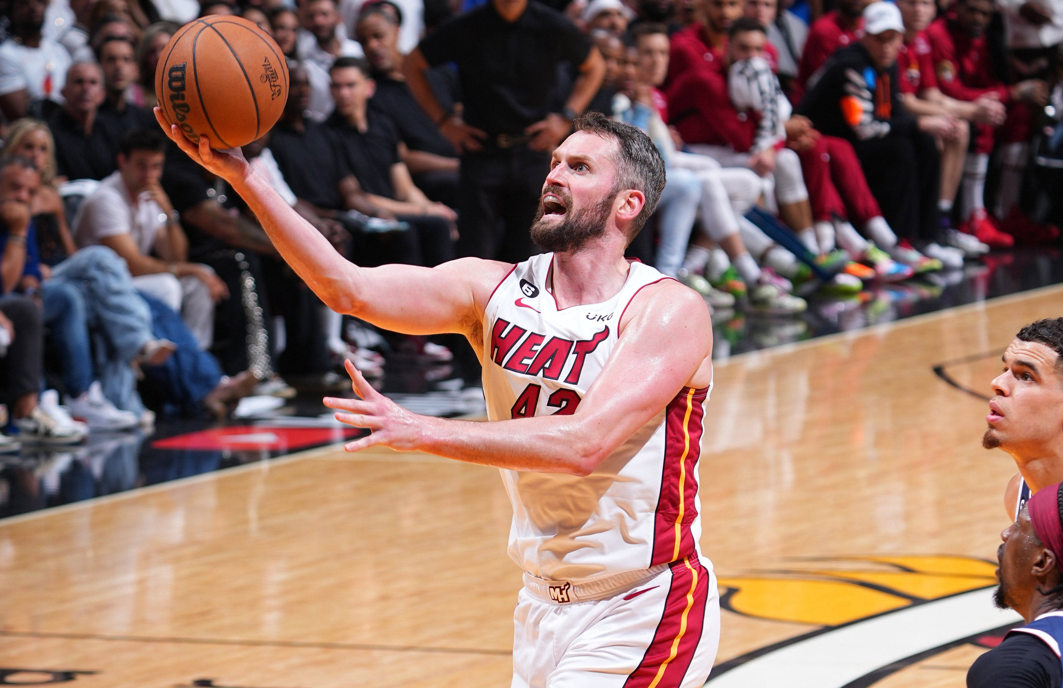 包含前NBA球员奥谢-布里塞特2年合同加盟以色列联赛的词条