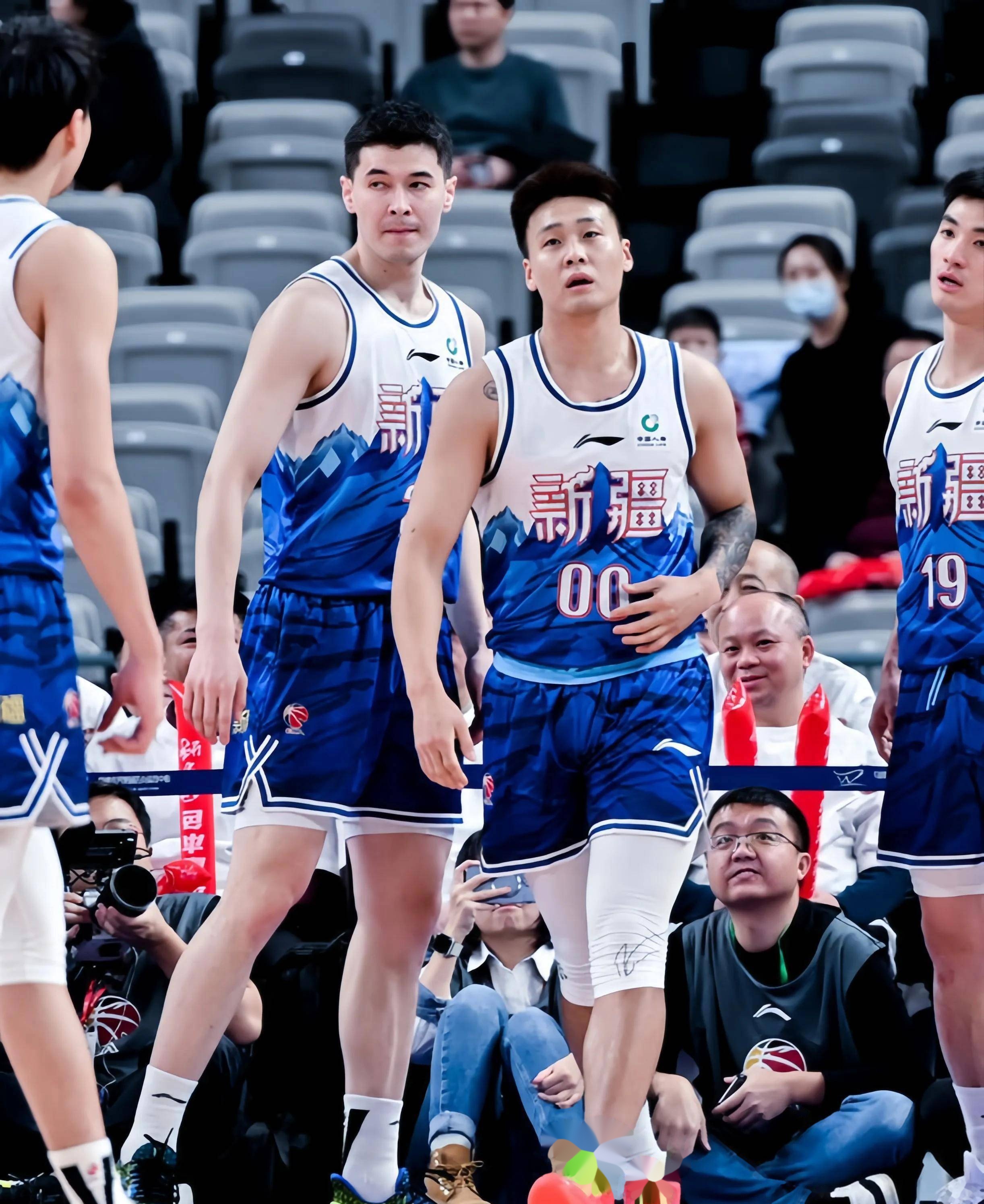 关于官宣！男篮2王牌锋线受伤！5人缺训，广东神射手和广厦核心或入选的信息
