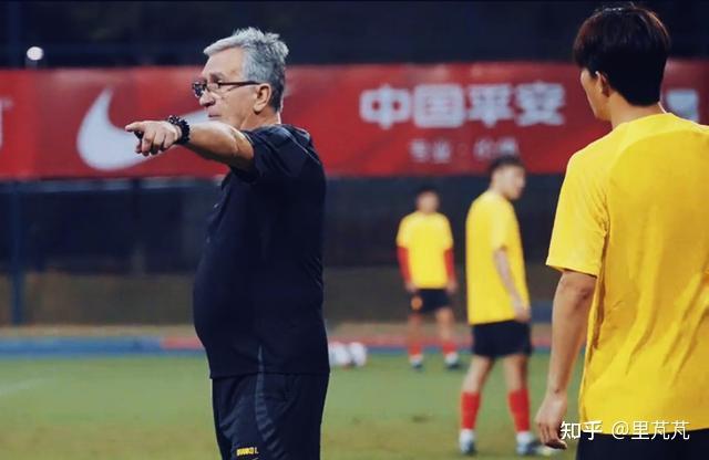 捷纳主场逼平对手，保级前景一片未卜(乍得总统府遭袭18名袭击者被打死)